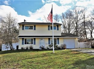 21 Langley Rd, Kendall Park, NJ 08824