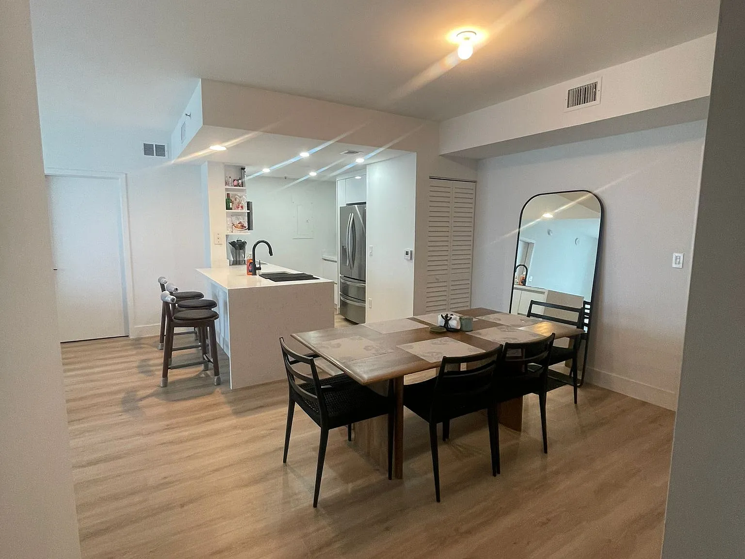 2 bed, 1057 sqft, $3,500 — Photo 4