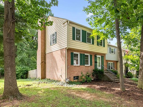 2nd image of 101 Sherwood Ct