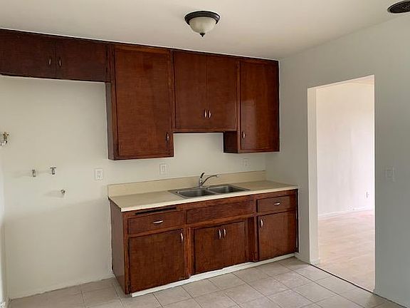 3rd image of 15709 Cadwell St