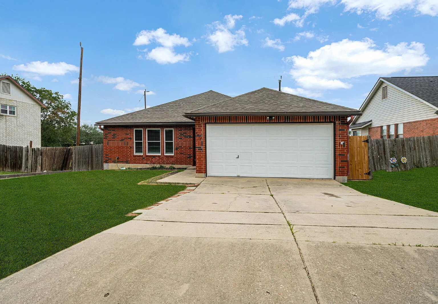3 bed, 2.0 bath, 1641 sqft, $1,550 — Photo 2
