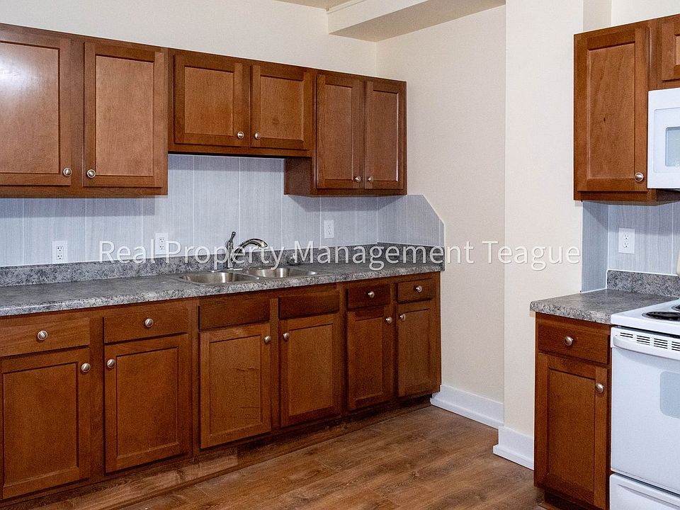 1st image of 17 Catherine St #3