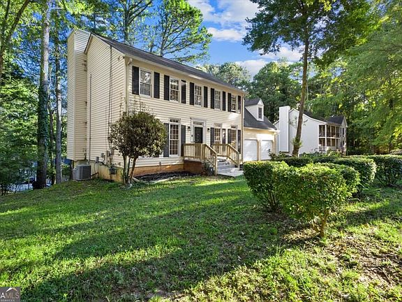 2nd image of 2092 Plantation Rd