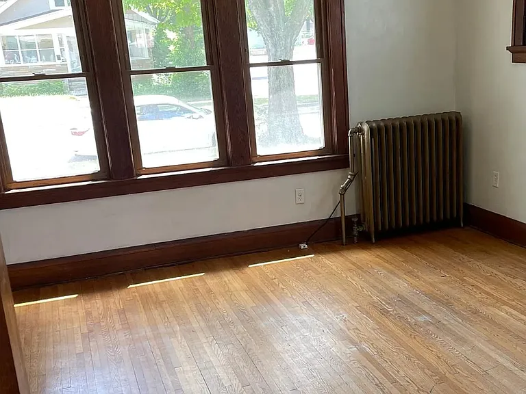 949 Margaret St — Photo 16