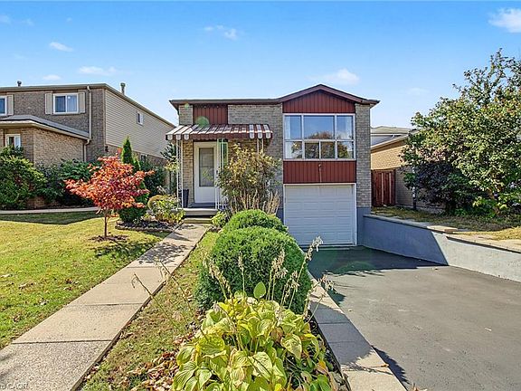3rd image of 35 Garden Cres