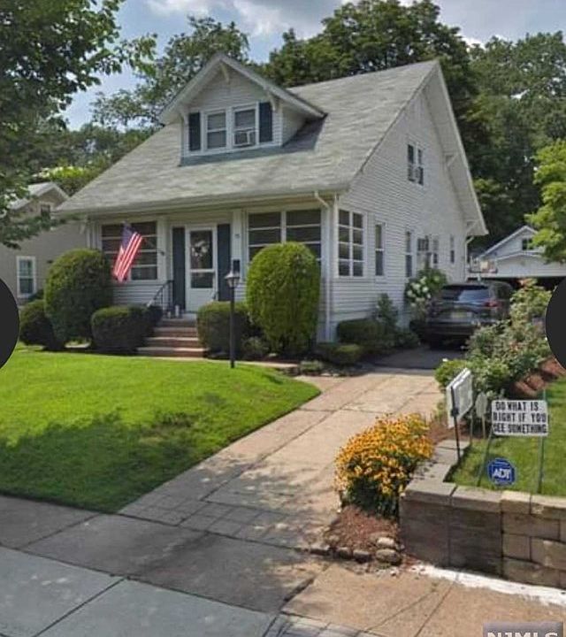 1st image of 32 Summit Ave