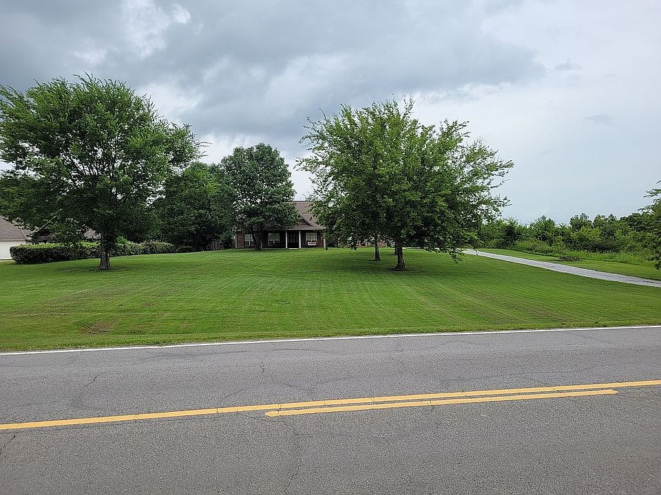 2nd image of 1062 County Road 833