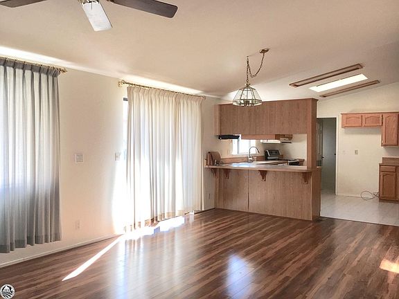 4th image of 22860 Parkwood Dr #83