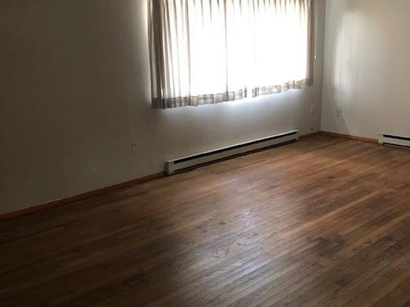 3rd image of 404 Sheridan Dr