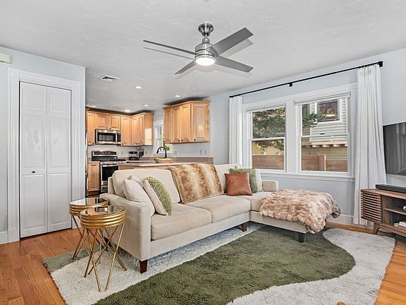 5th image of 56 Hewlett St #1