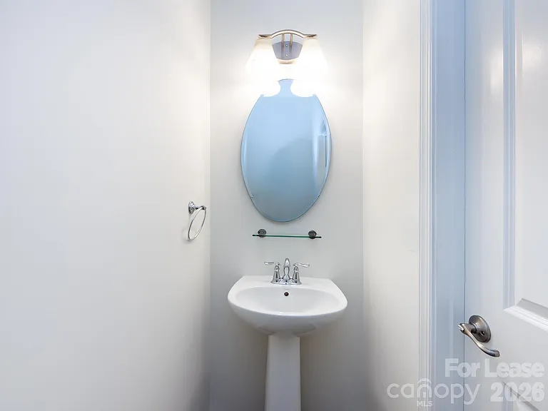 2436 Silverthorn Dr — Photo 16