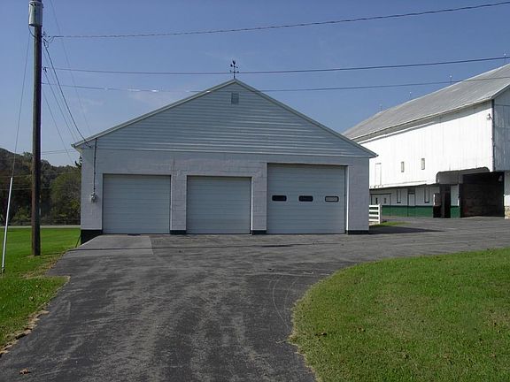 3rd image of 2421 Fruitville Pike