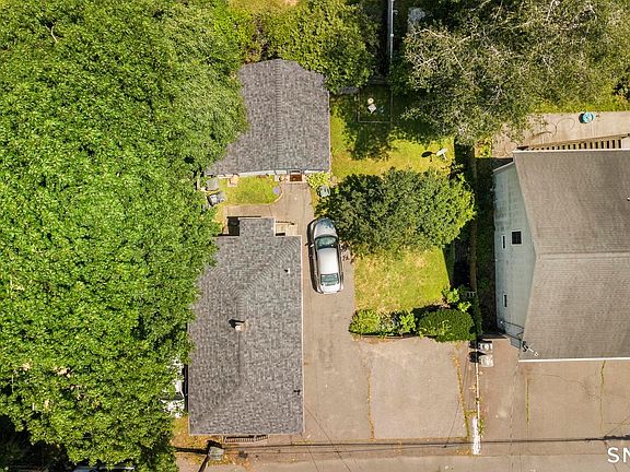 4th image of 15 Peak Avenue