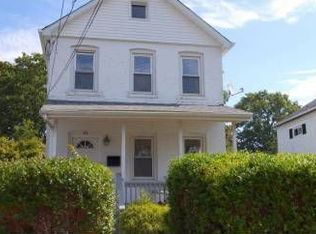 22 Chestnut St, Glen Cove, NY 11542