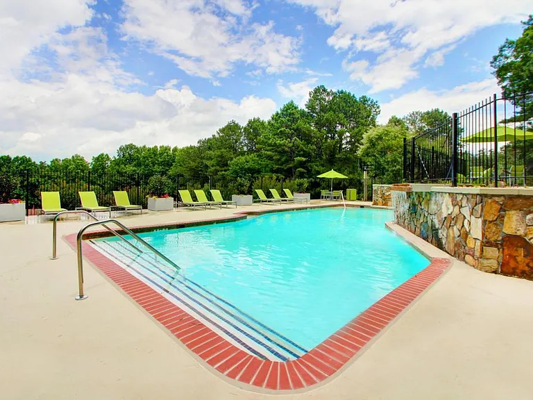 Dunwoody Crossing — Photo 12