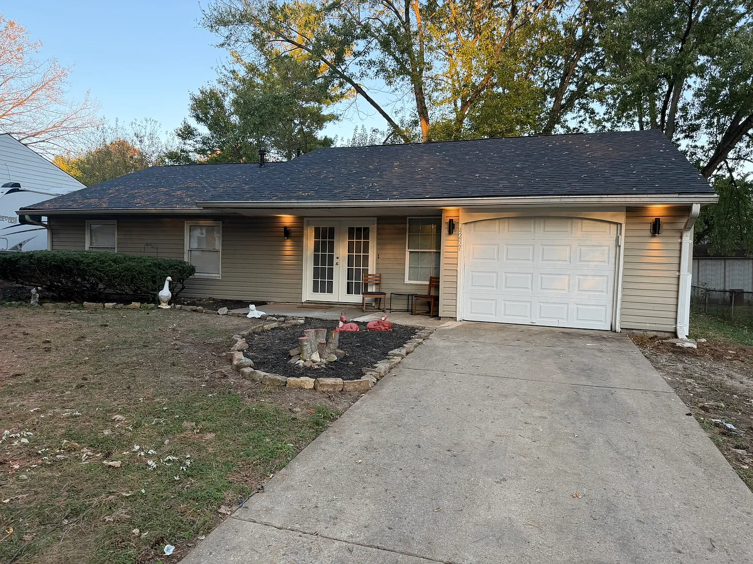 4 bed, 1.5 bath, 1300 sqft, $1,899 — Photo 1