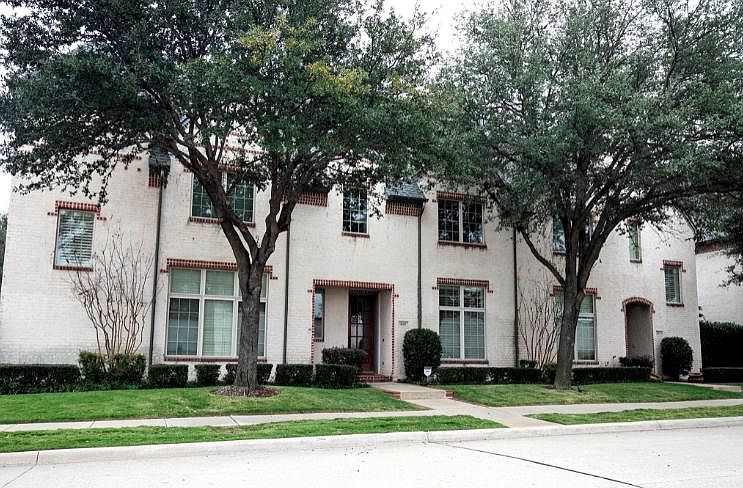 1st image of 818 Thornbury Way