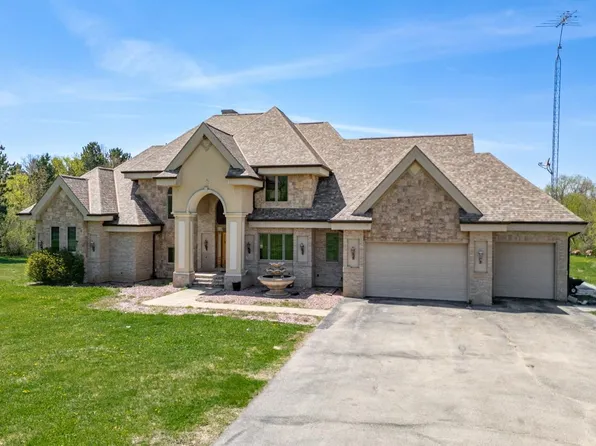 15215 White School Rd, Roscoe, IL 61073