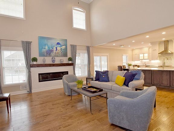 3rd image of 2320 Julianne Cir