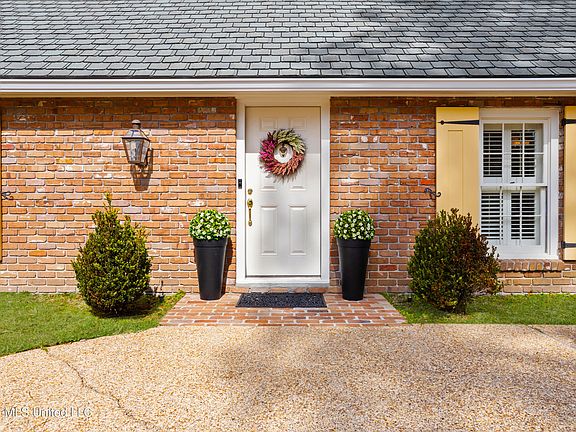 4th image of 50 Poplar Cir