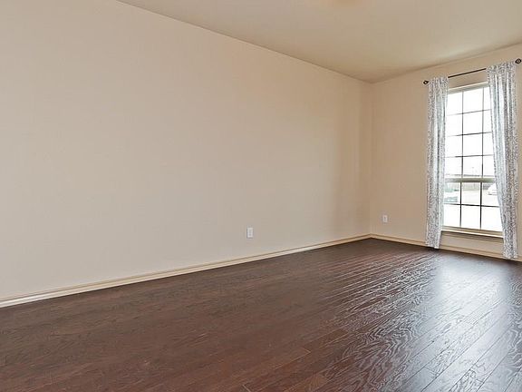 5th image of 1123 Crest Ridge Dr