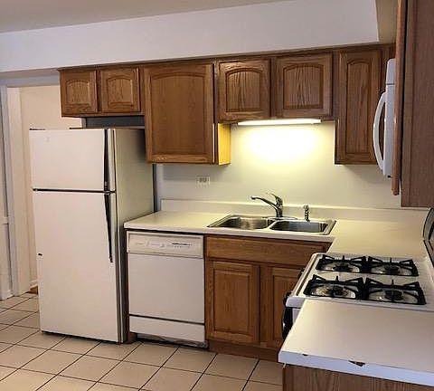 5th image of 850 W Armitage Ave APT 1R