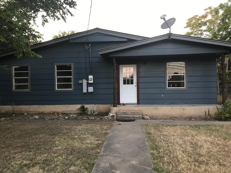 1st image of 104 E Pecan St