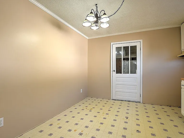 118 Unaka St — Photo 16