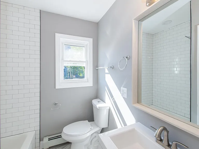 114 Sheridan Ave — Photo 3