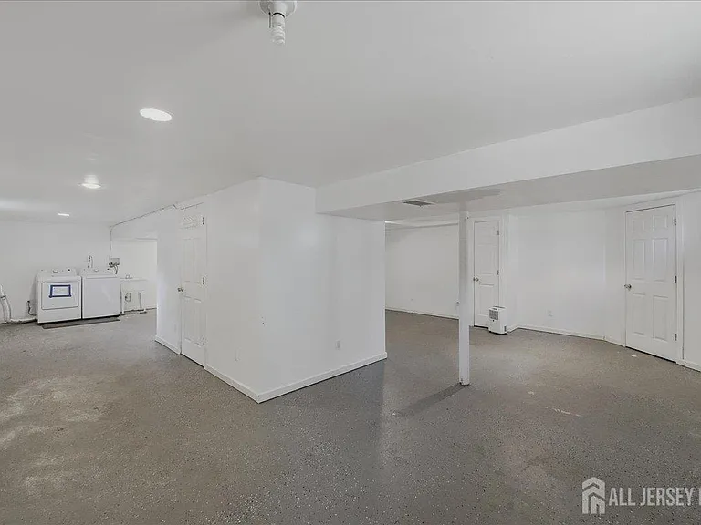 126 Orange St — Photo 15
