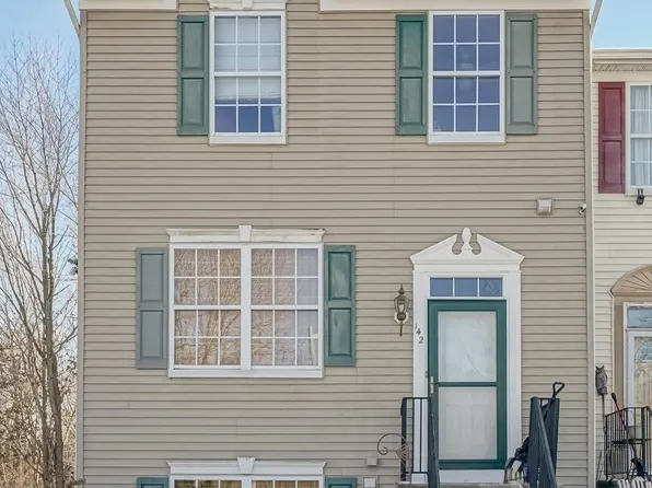 142 Stoneshire Dr, Glassboro, NJ 08028