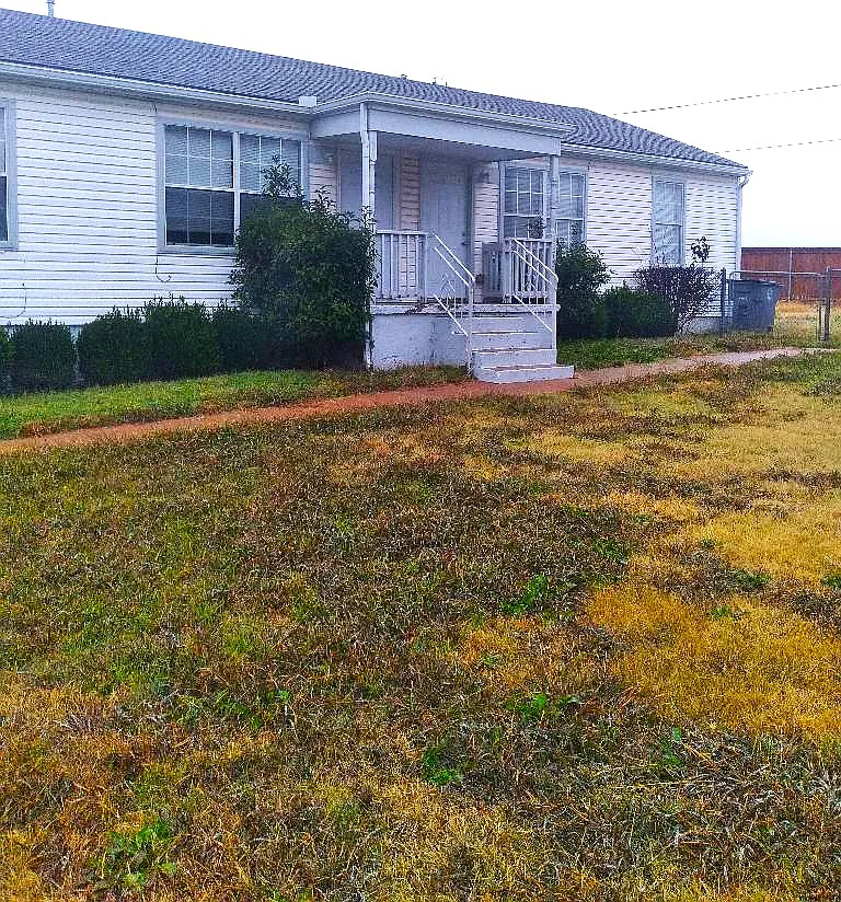 2 bed, 727 sqft, $650 — Photo 1