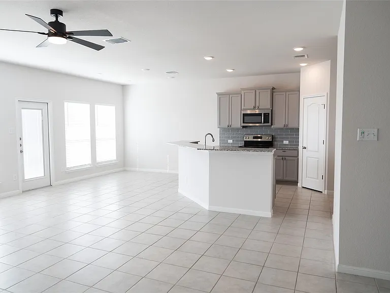 1419 Sideoats Ln — Photo 3