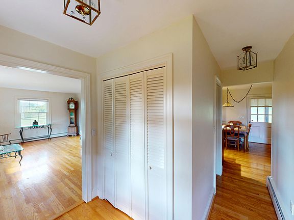 4th image of 33 Hoover Rd