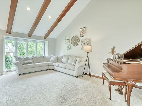 3rd image of 6 Millwood Ct
