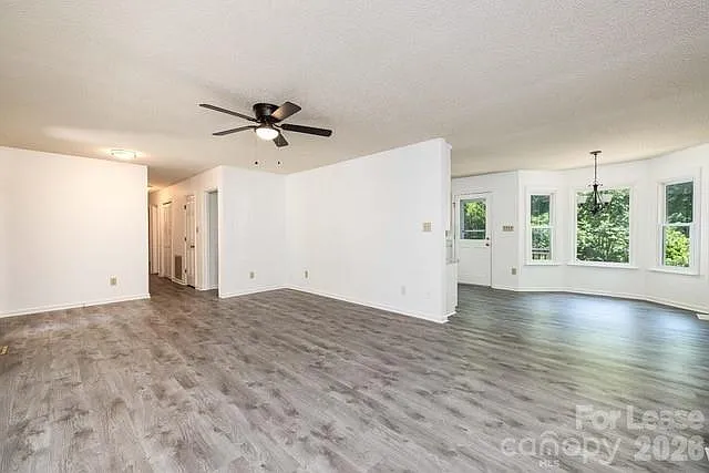 21014 Pine Ridge Dr — Photo 2