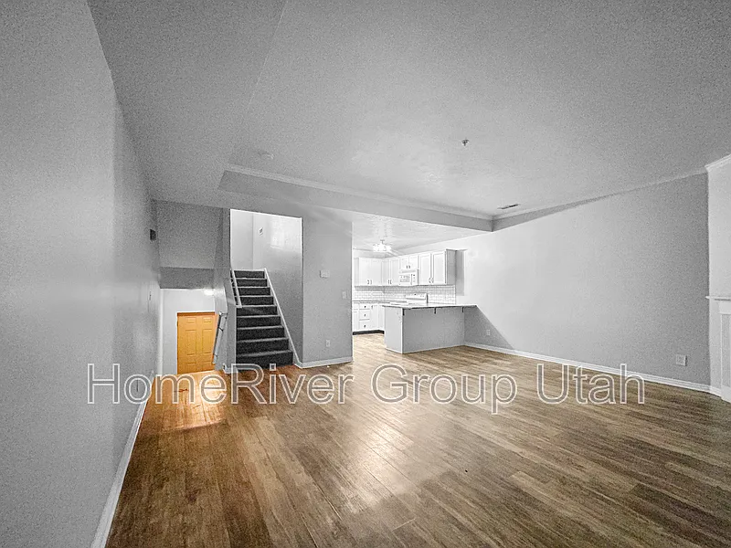 3 bed, 3.0 bath, 1700 sqft, $2,580 — Photo 4