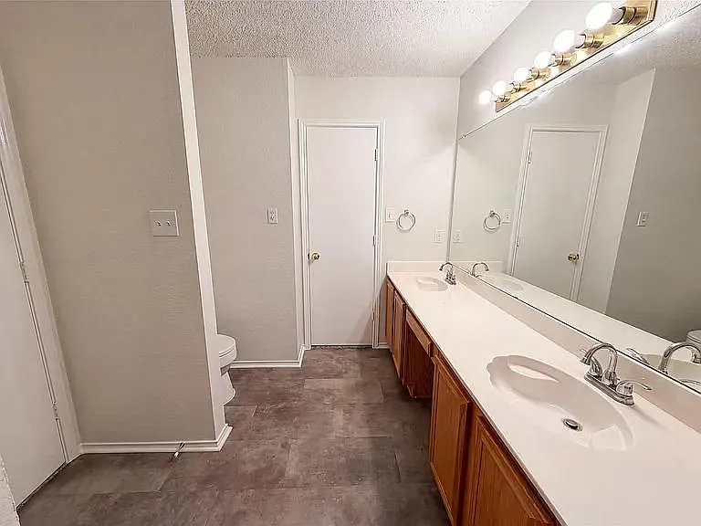 10304 Pondwood Dr — Photo 12