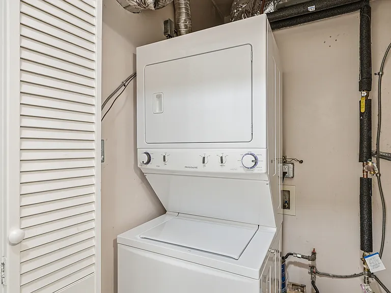 1818 Taylor St — Photo 22