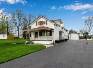 688 Town Line Rd, Lancaster, NY 14086