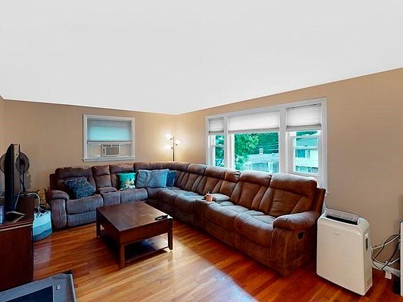 Living room (2)