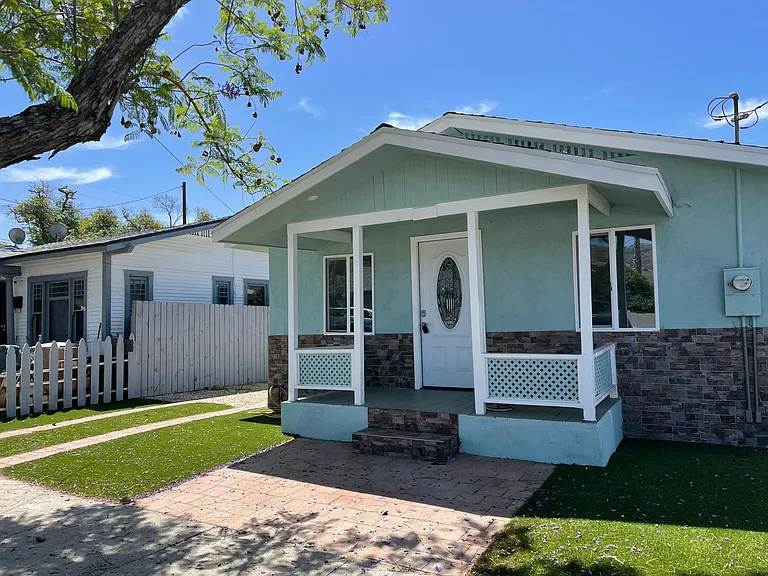 344 Sespe Ave — Photo 1
