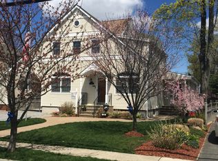 33 Smith St, Rockville Centre, NY 11570
