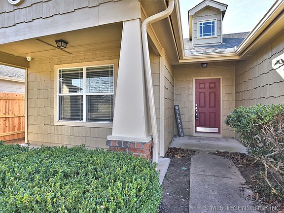 3rd image of 2021 E Concord St