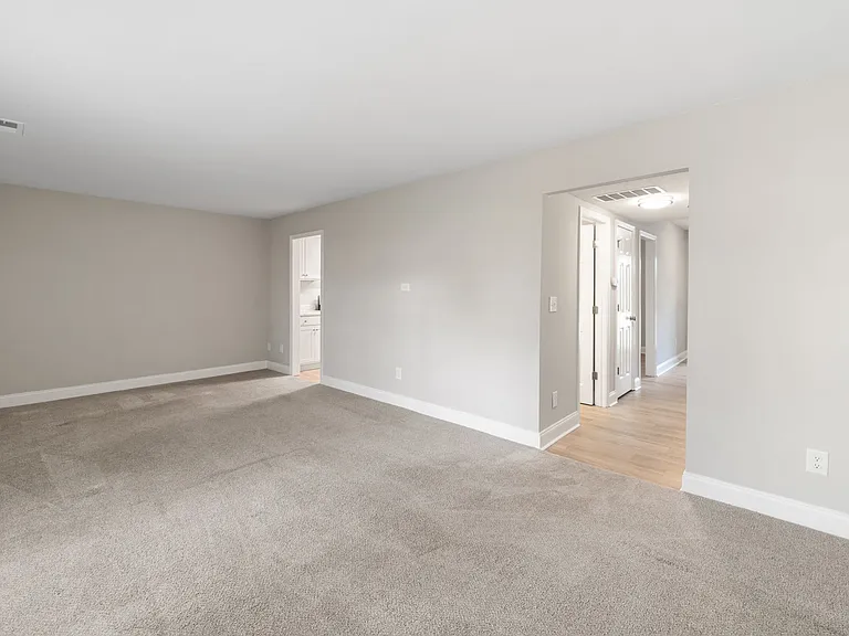 3227 Regents Park Ln #C — Photo 11