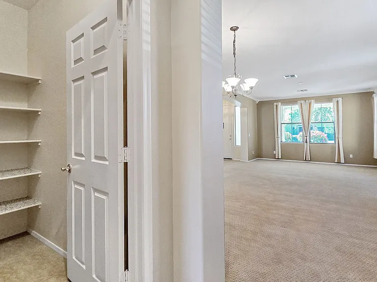14226 W Wethersfield Rd — Photo 14