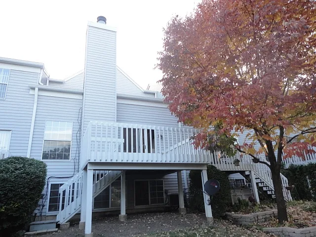 195 Half Moon Cir — Photo 16
