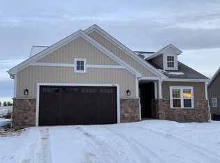 260 Farmstead Dr E, Slinger, WI 53086