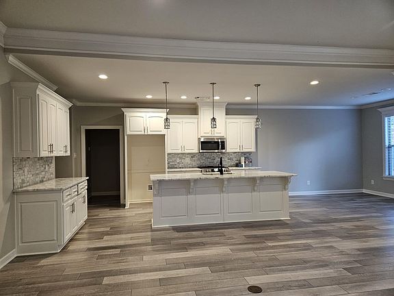 4th image of 9740 Oak Forest Ln
