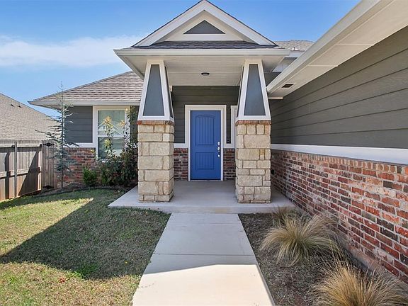 2nd image of 906 Dahlia Ln